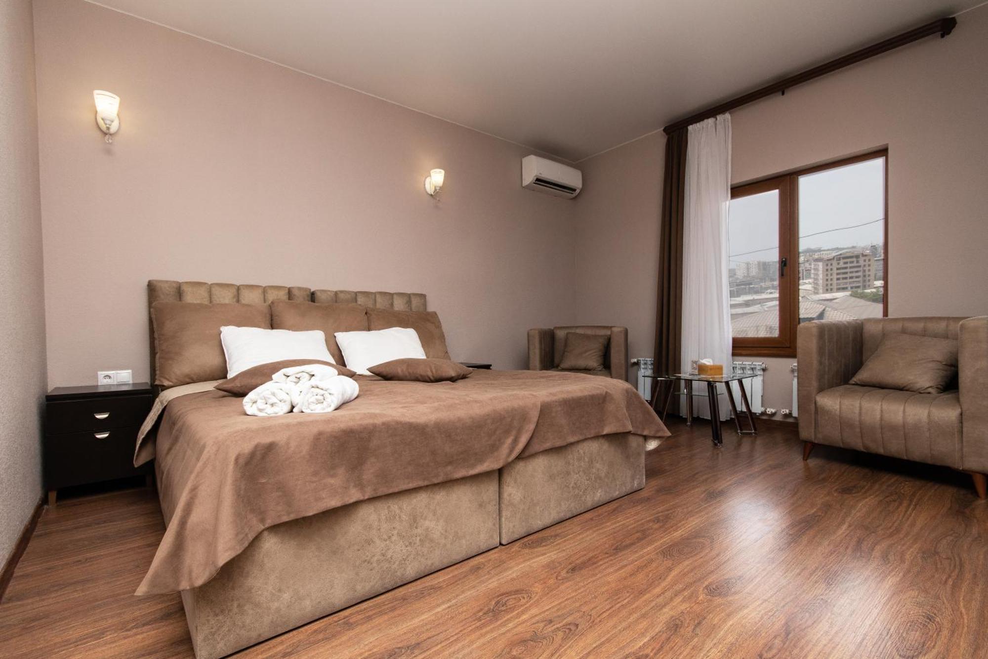 Hillside Guest House 耶烈万 外观 照片