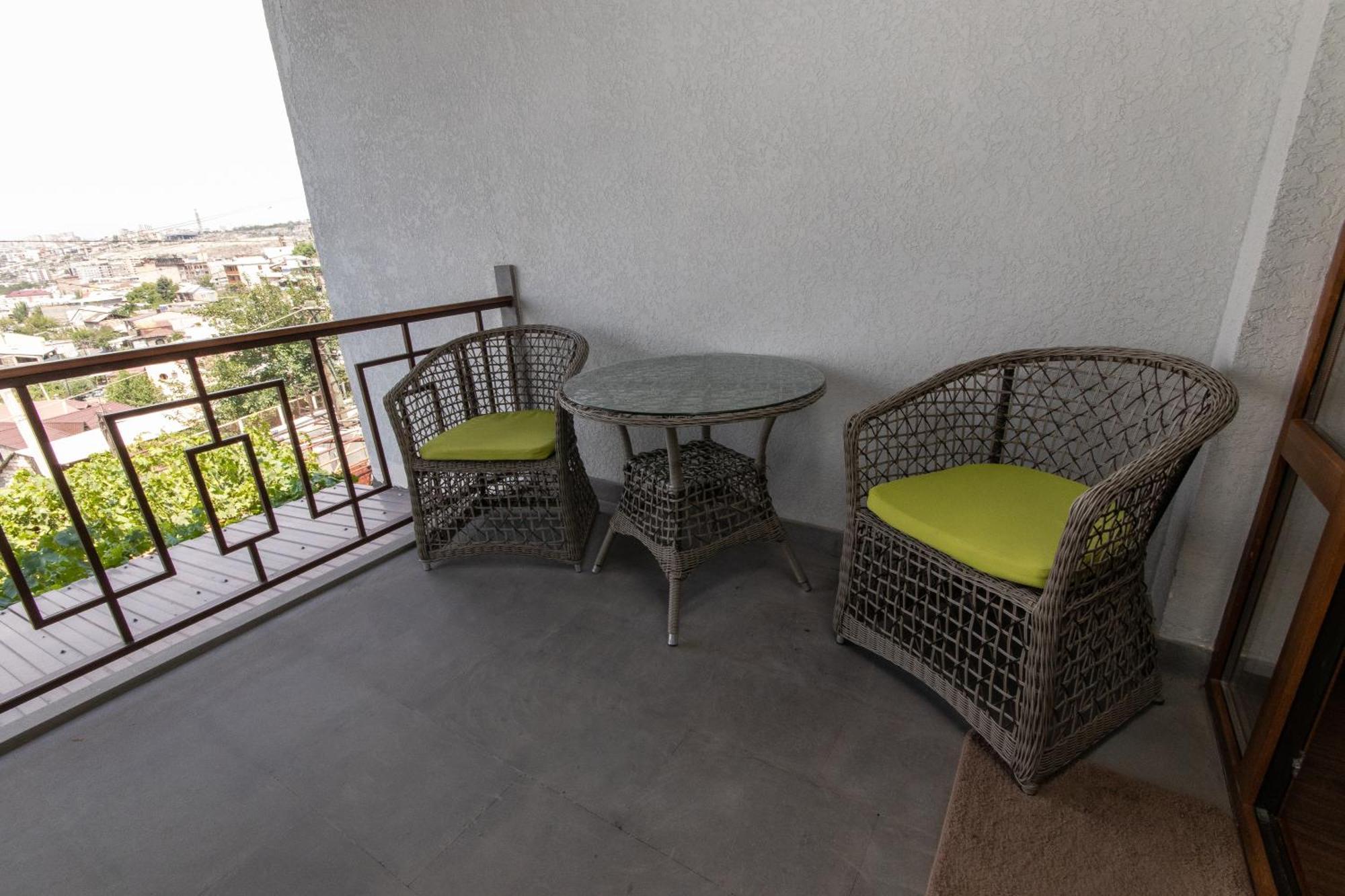 Hillside Guest House 耶烈万 外观 照片