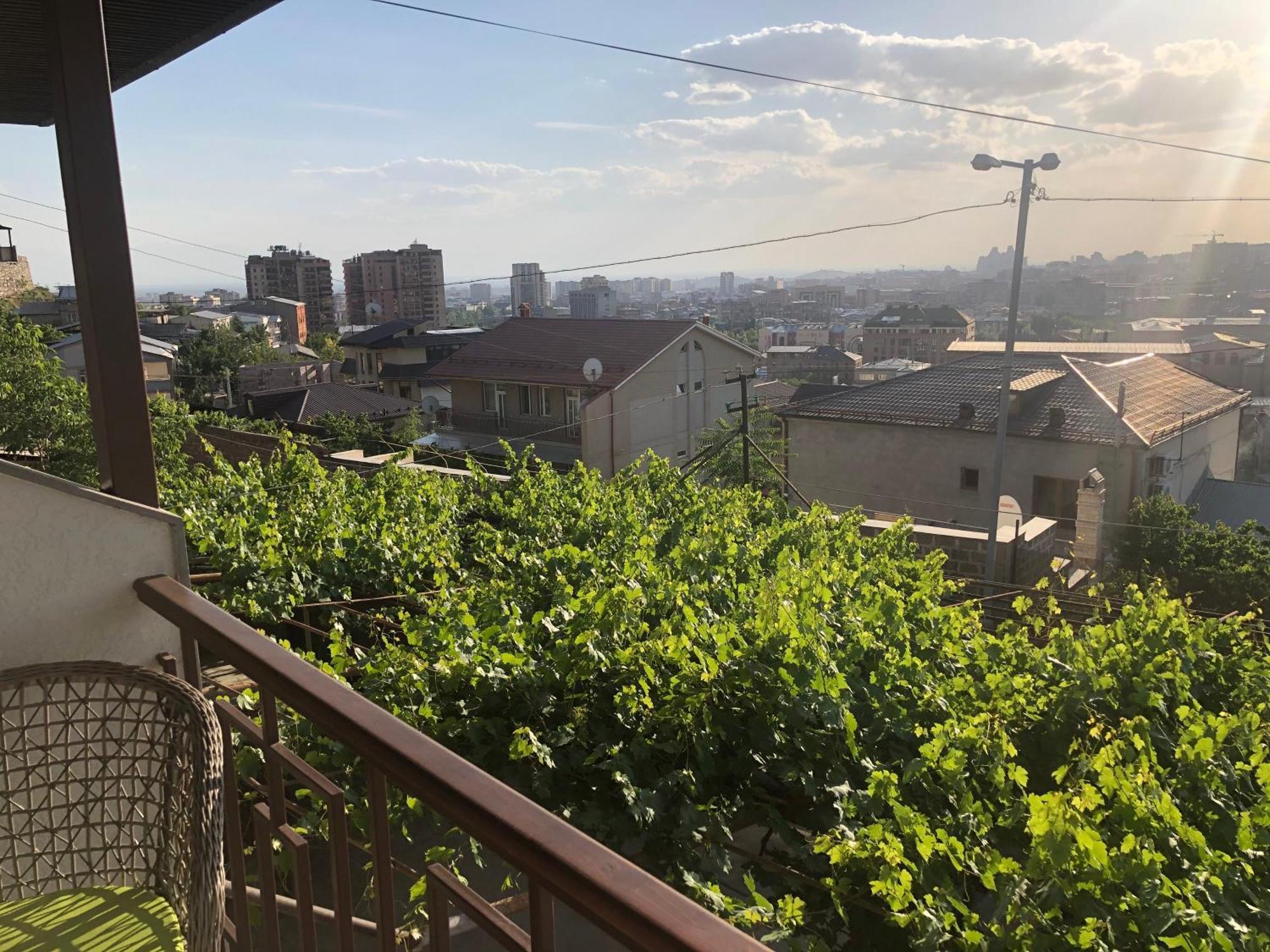 Hillside Guest House 耶烈万 外观 照片