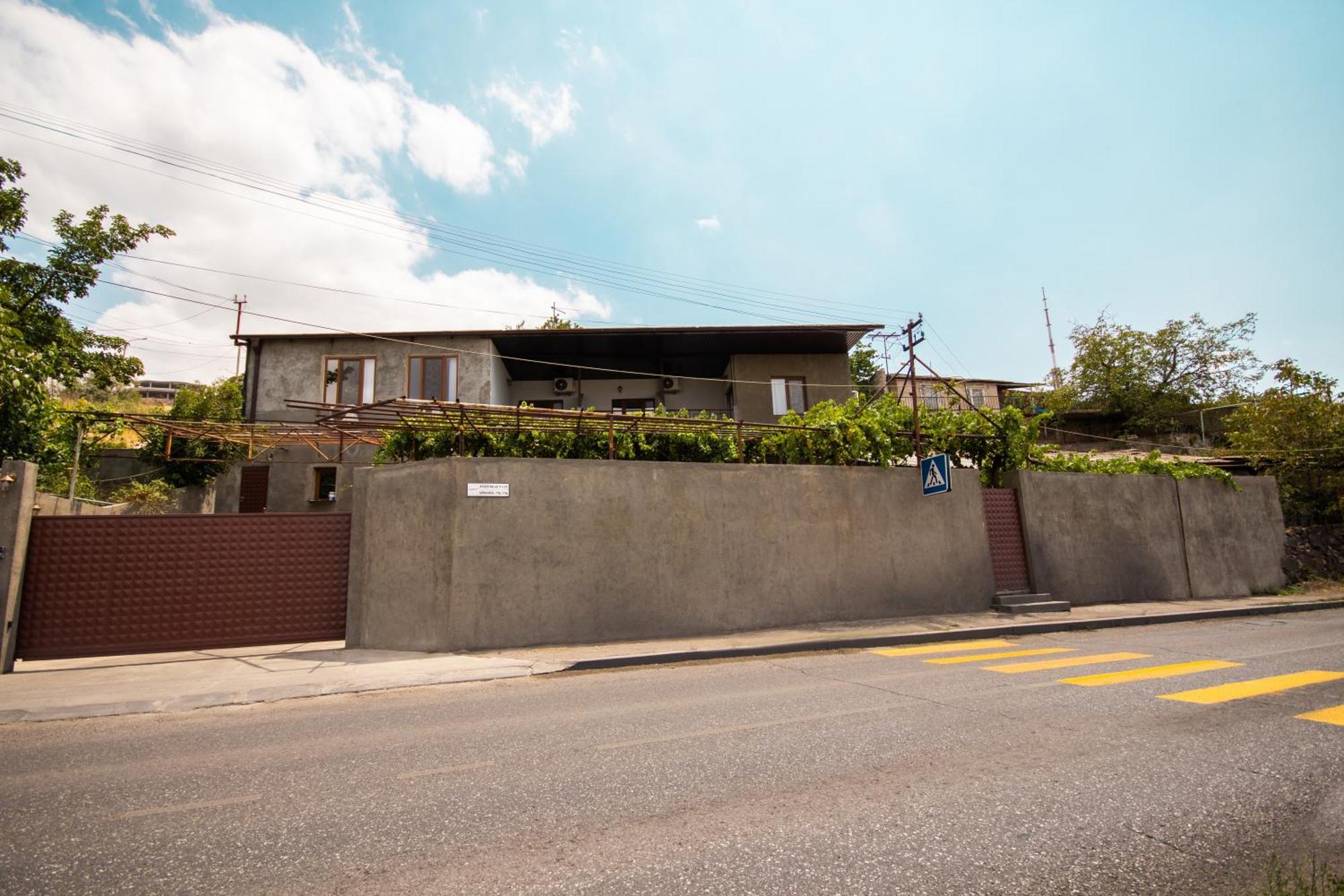Hillside Guest House 耶烈万 外观 照片
