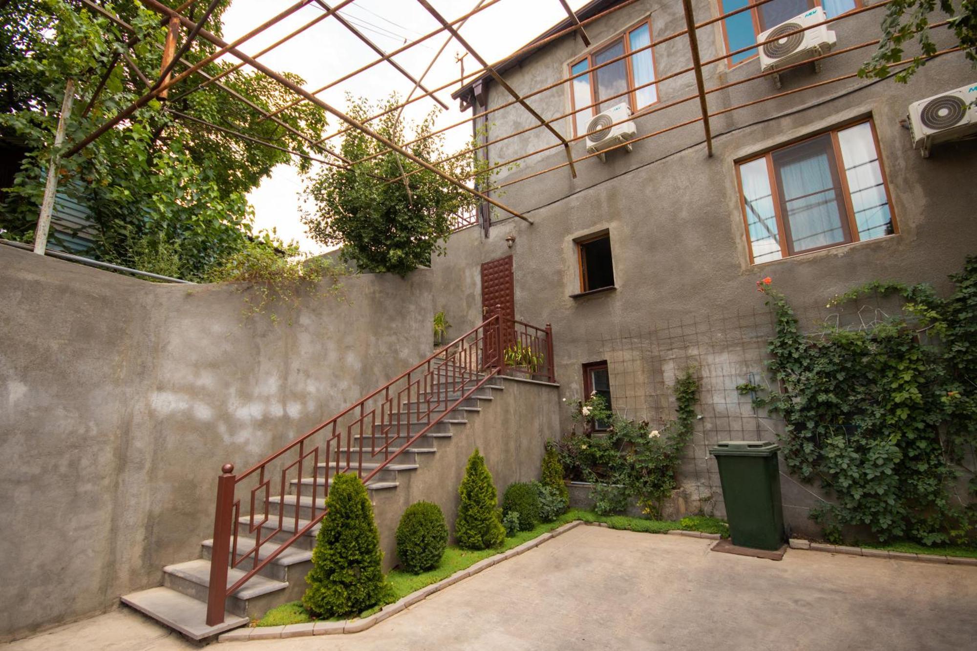 Hillside Guest House 耶烈万 外观 照片